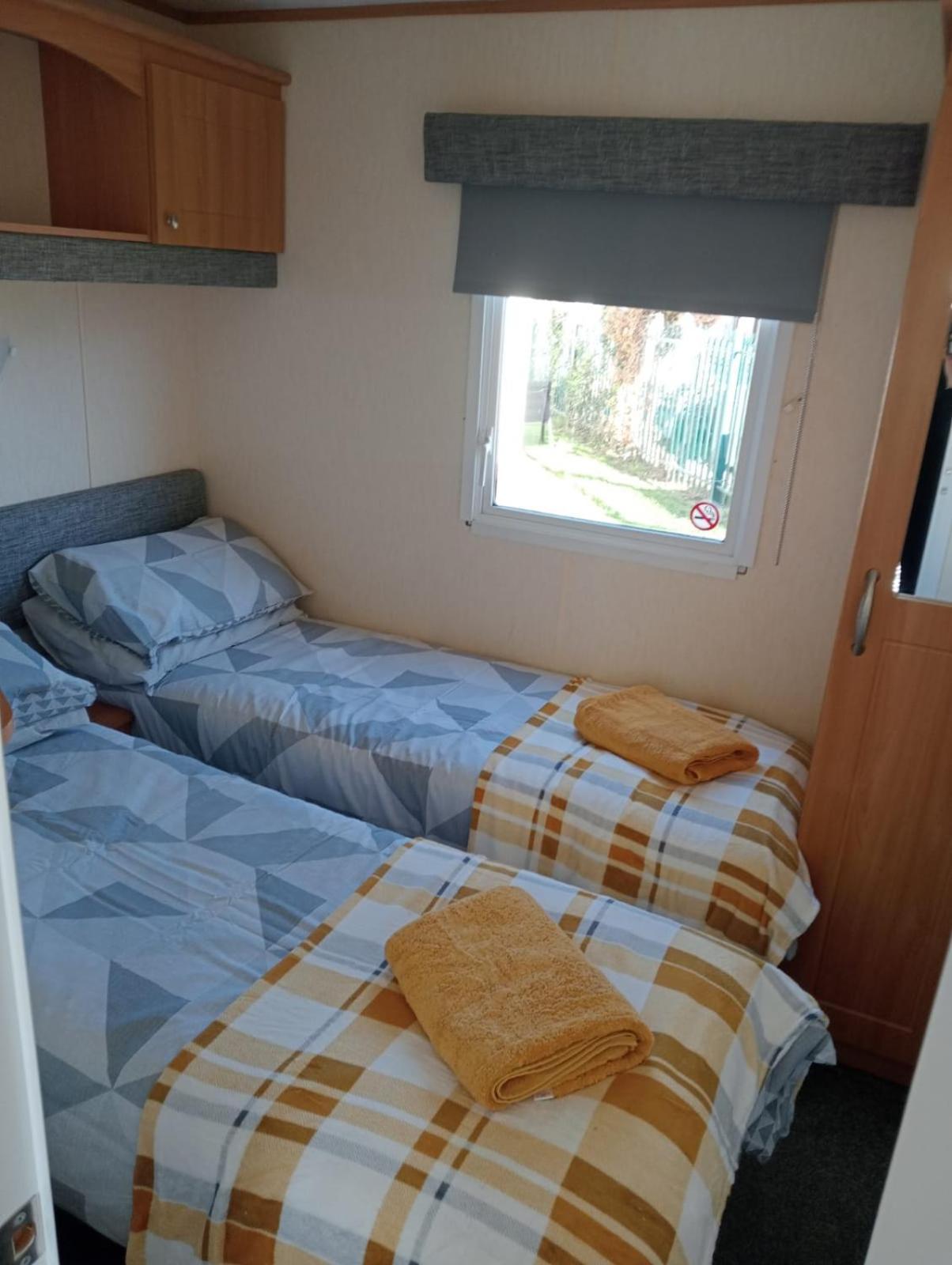 Modern 2 Bedroom Static Caravan - Lyons Kingsley Holiday Park - Pensarn, Abergele - Pet Friendly Exteriér fotografie