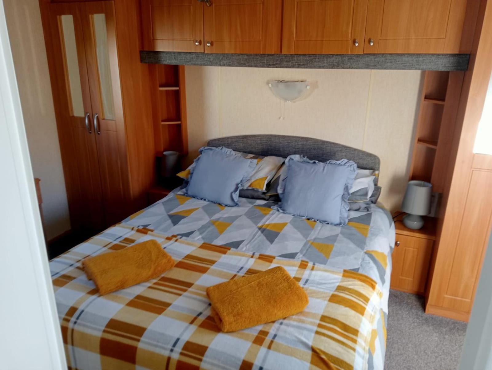 Modern 2 Bedroom Static Caravan - Lyons Kingsley Holiday Park - Pensarn, Abergele - Pet Friendly Exteriér fotografie